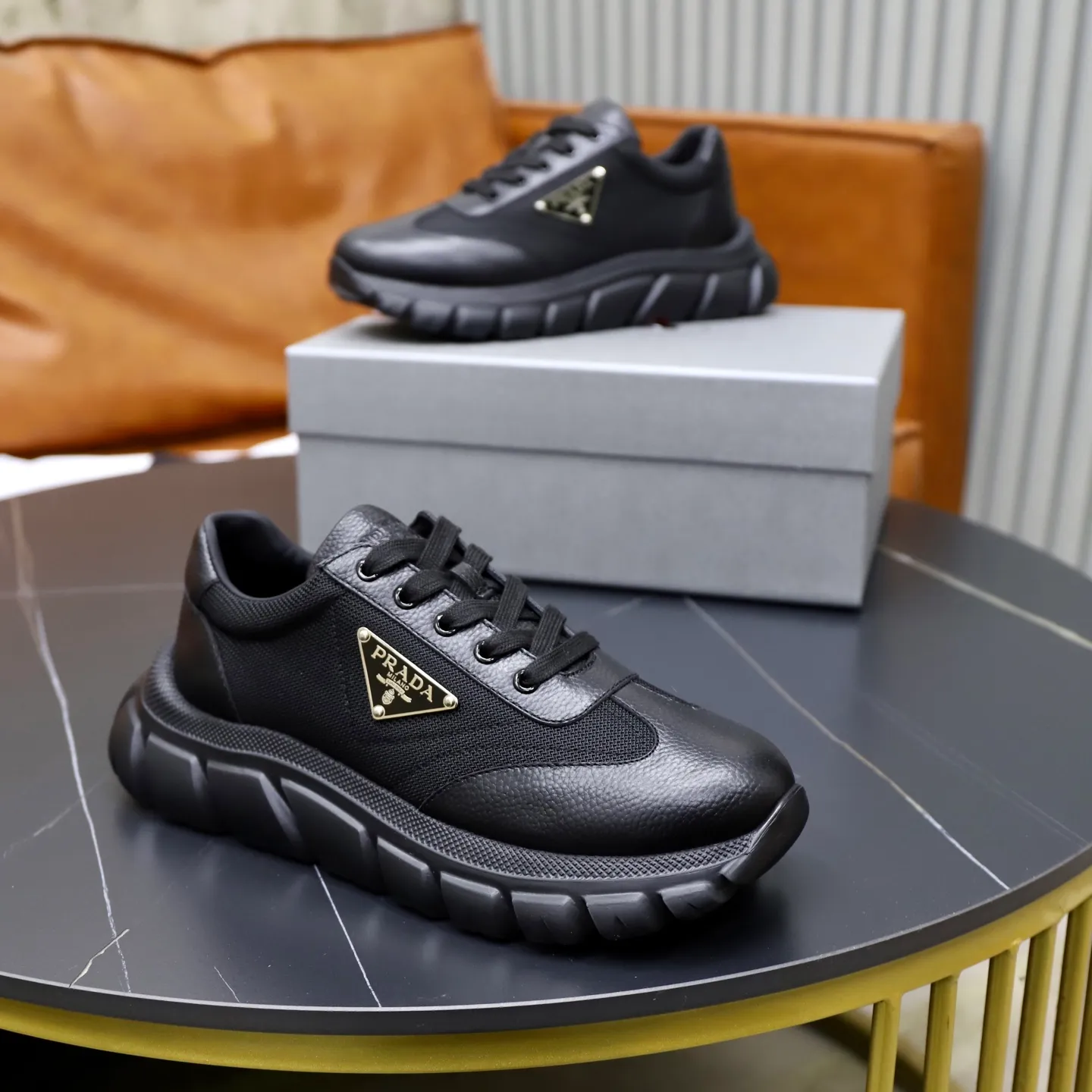 Factory price: 720💰Top original order Brand: PRADA (Prada) Standard code: Men's size 38/44 (45 can be customized) Grade: Same as the official website Material: Original cowhide stitching, cowhide lining, original combination two-color wear-resistant soft outsole Style category: casual sports version, young fashion, European and American trend, British style Color: actual picture color